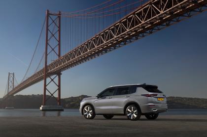 Αποκαλυπτήρια για το νέο Mitsubishi Outlander PHEV